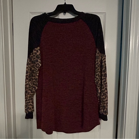 Grateful Hearts Women’s Size 2X Black, Burgandy & Animal Print, Long Sleeve - Picture 1 of 4